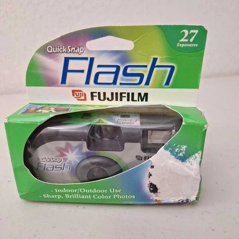 Fujifilm QuickSnap Flash X-tra 35mm Single Use Film Camera 27 Exposures SEALED
